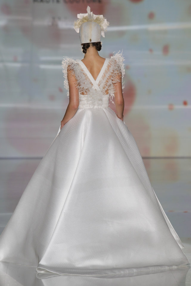 Isabel Zapardiez at Barcelona Bridal Week 2017__54