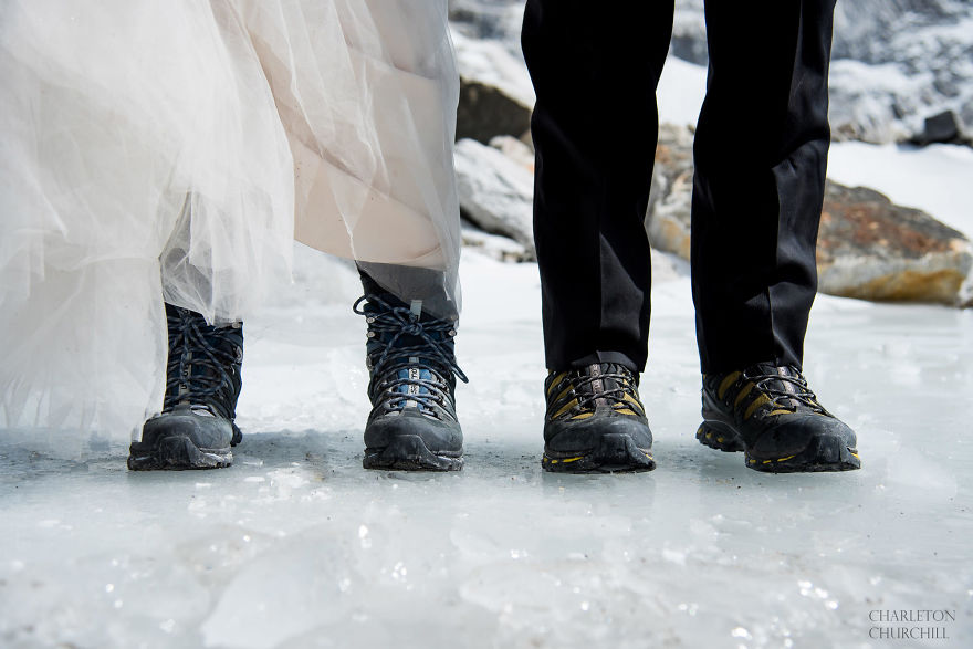 ideas, wedding, be-inspired - Couple climb and weds on Mount Everest after 3 weeks of hiking. The photos are awesome.