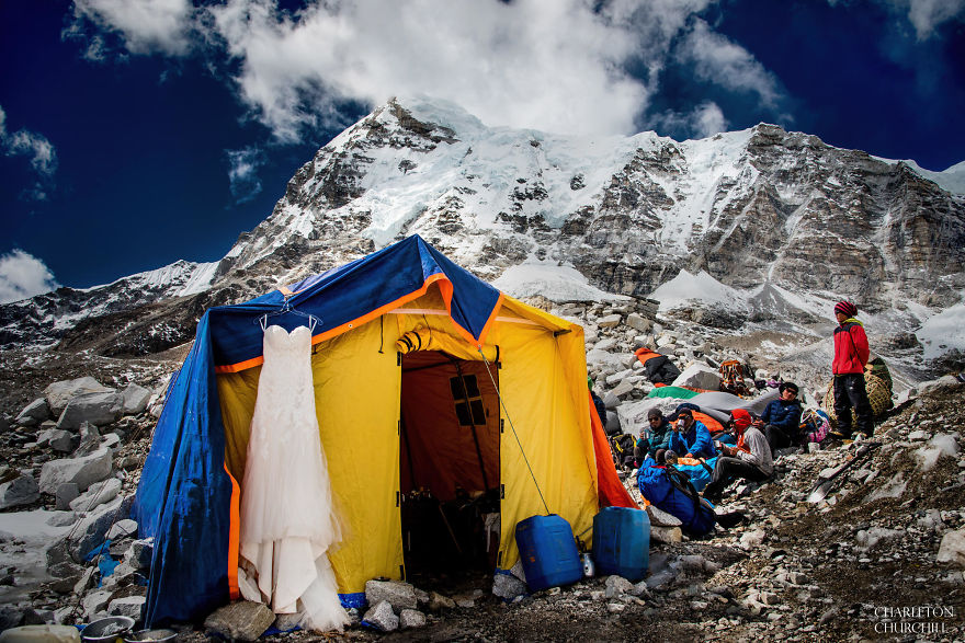 ideas, wedding, be-inspired - Couple climb and weds on Mount Everest after 3 weeks of hiking. The photos are awesome.