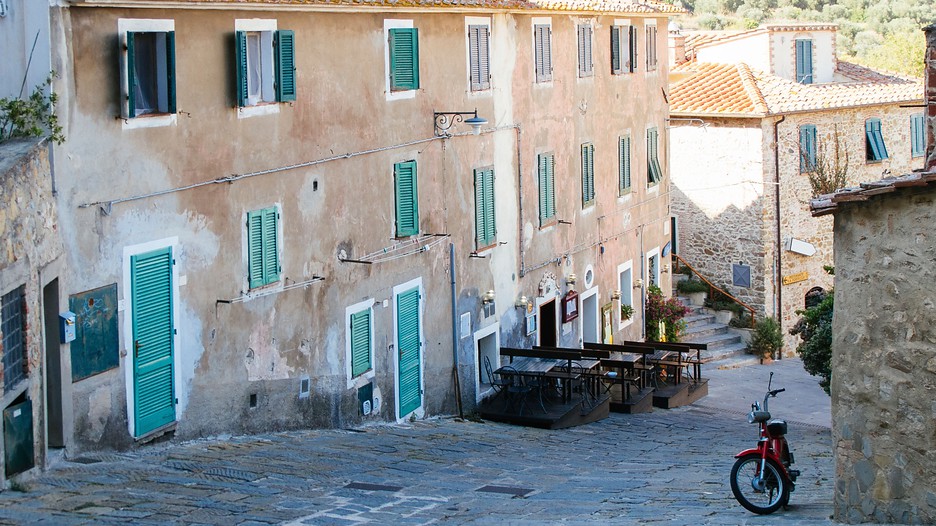 ideas, travel, lifestyle, be-inspired - 8 Breathtaking Italy Seaside Town For Your Destination Wedding Photography