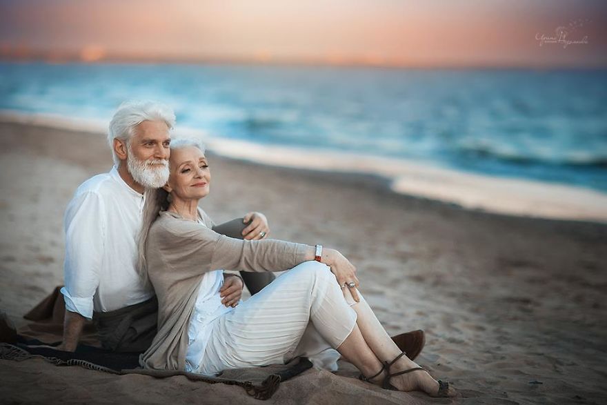 ideas, relationships, engagement, be-inspired - Beautiful portraits of elderly couple by photographer Irina Nedyalkova