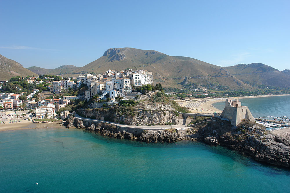 ideas, travel, lifestyle, be-inspired - 8 Breathtaking Italy Seaside Town For Your Destination Wedding Photography