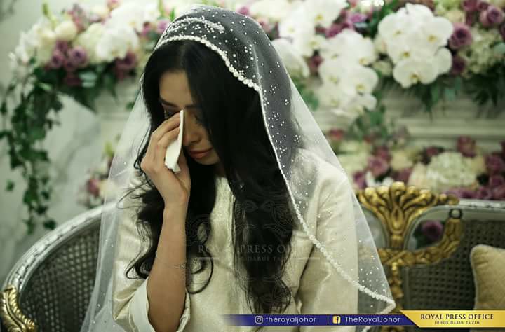 Tunku aminah shop wedding dress