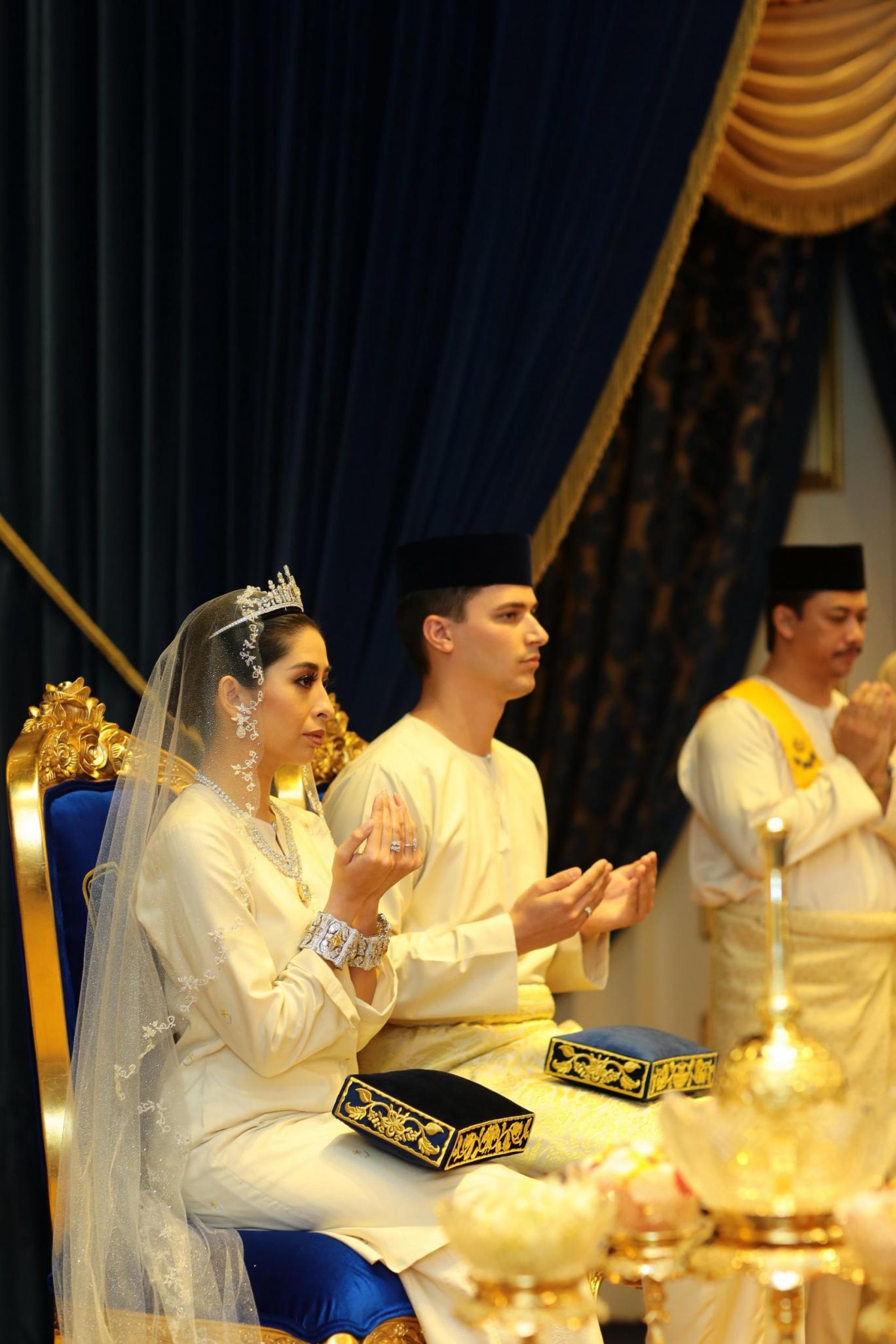 wedding, malaysia, celebrity - Princess of Johor Tunku Aminah marries Dutchman Dennis Muhammad in lavish Royal wedding