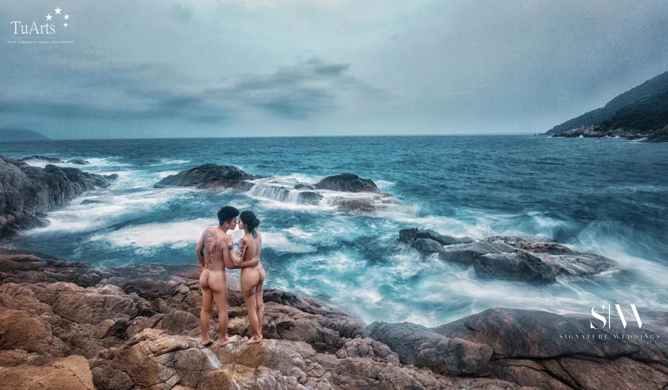 wedding-photography, etc, engagement, be-inspired - Couple Poses Bare in their Vietnam Pre-Wedding Photography and It's Stunning!