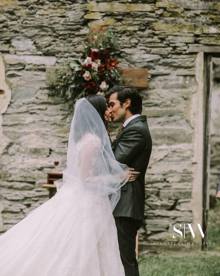 A closer look at what Anne Curtis wore during her wedding