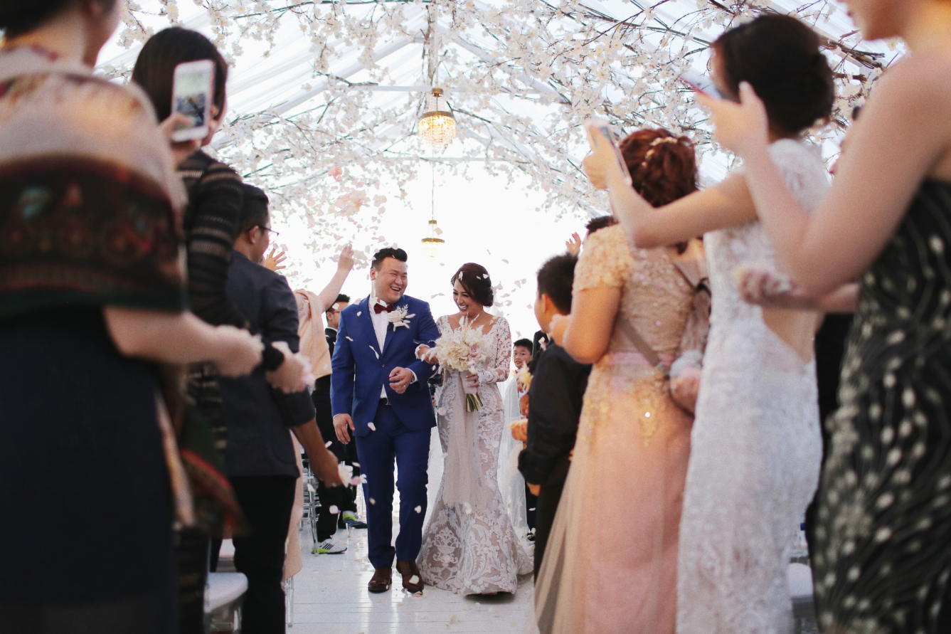 wedding, destination-weddings, bali-wedding - Robert &amp; Theresia's Spectacular Cliffside Bali Wedding at Sky Ayana