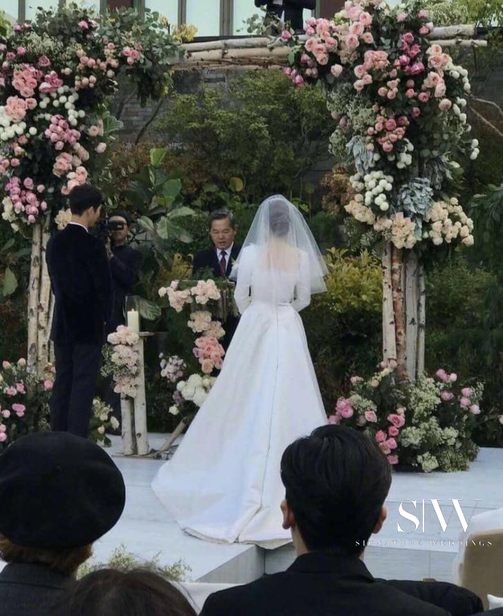 Inside Song Joong-ki and Song Hye-Kyo's wedding: from limousines to  after-party and the wedding ring