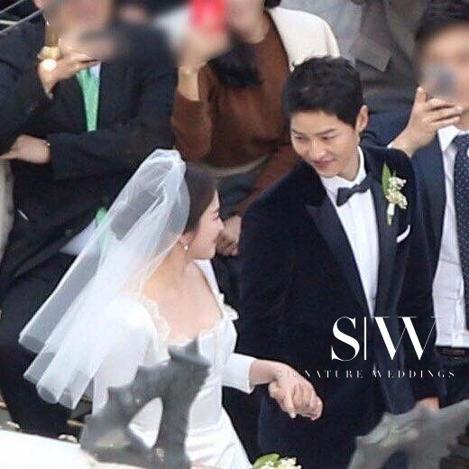 Korean Celebrity Sweethearts Song Joong Ki and Song Hye Kyo Tie the Knot in  Low-Key Ceremony