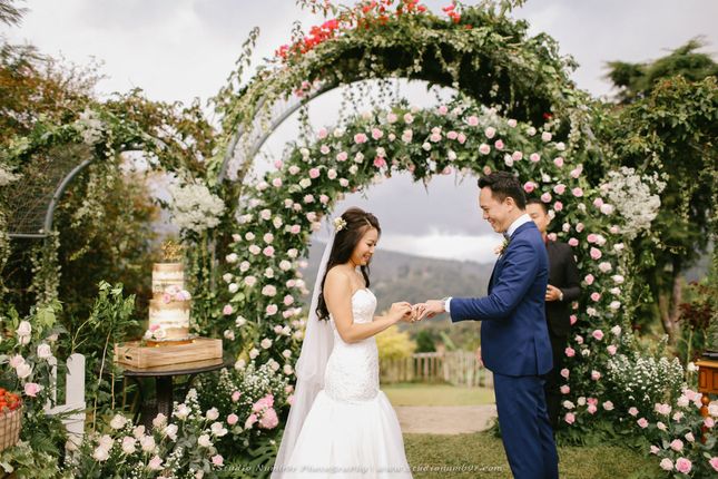 ideas, wedding, malaysia, featured, destination-weddings - Kevin and Veronica's rustic garden wedding at Jim Thompson Cottage