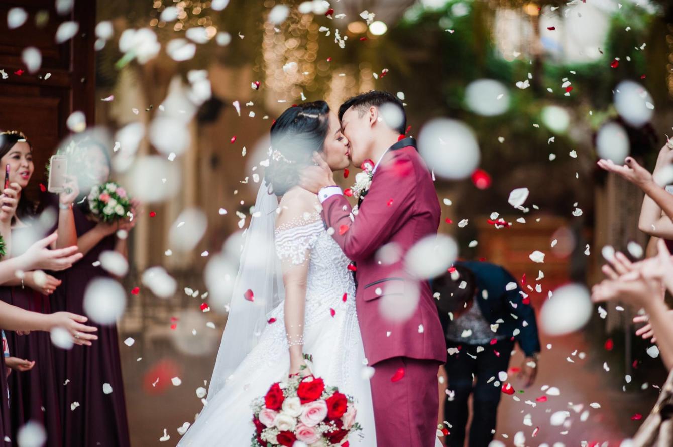 wedding, relationships, be-inspired - Unconditional love: Bedridden father 'walks' daughter down the aisle