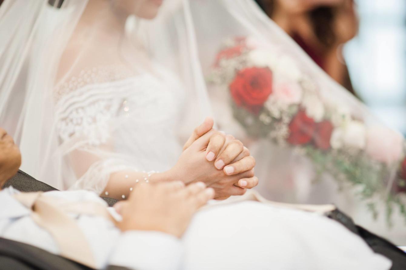 wedding, relationships, be-inspired - Unconditional love: Bedridden father 'walks' daughter down the aisle