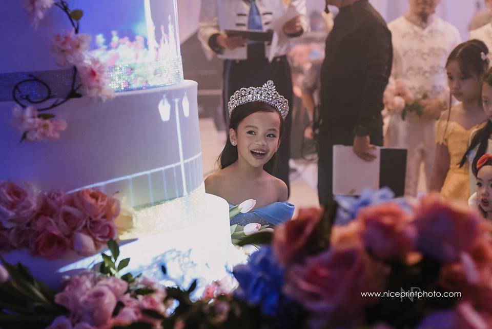 ideas, featured, etc, be-inspired - 7-Year-Old's Disney Princess-Themed Birthday Party Probably Outdo Most Weddings