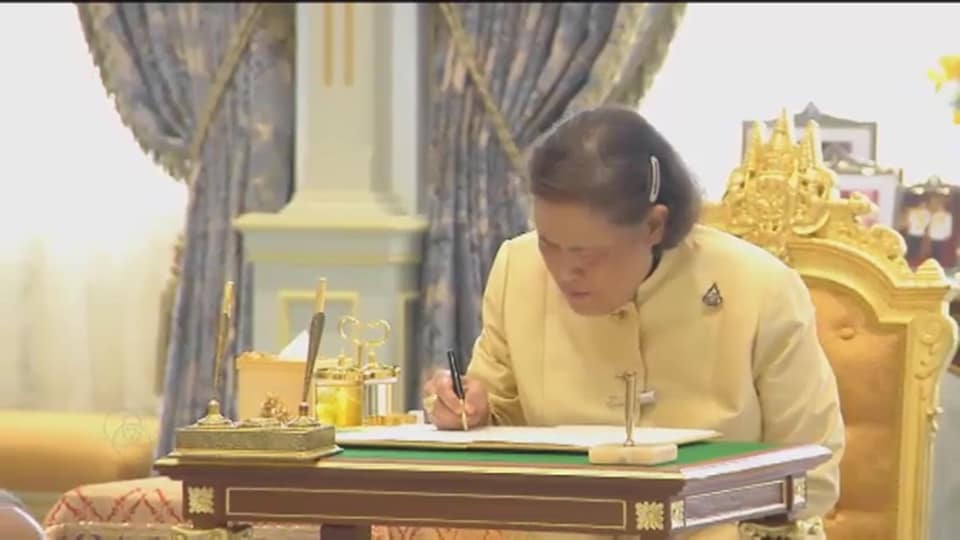 etc, be-inspired - Thailand's King Named His Consort as Queen, 3 Days Before Coronation