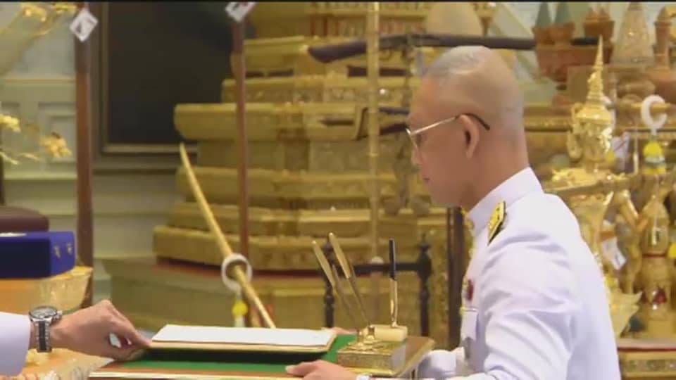 etc, be-inspired - Thailand's King Named His Consort as Queen, 3 Days Before Coronation