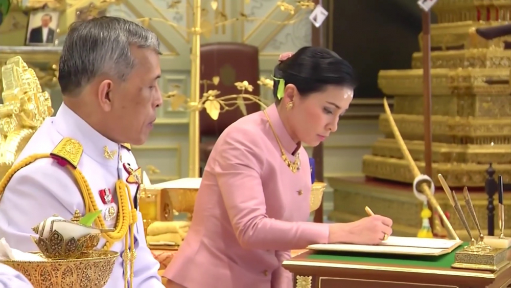 etc, be-inspired - Thailand's King Named His Consort as Queen, 3 Days Before Coronation