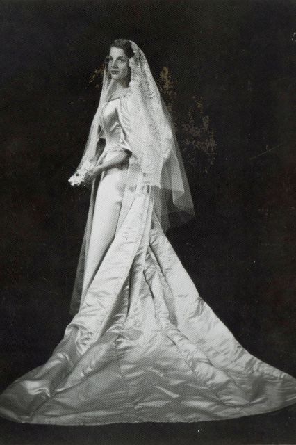 wedding-dresses, wedding, be-inspired - 11th Bride Donned a Special Heirloom Wedding Gown of 120 years. Speak of Vintage!