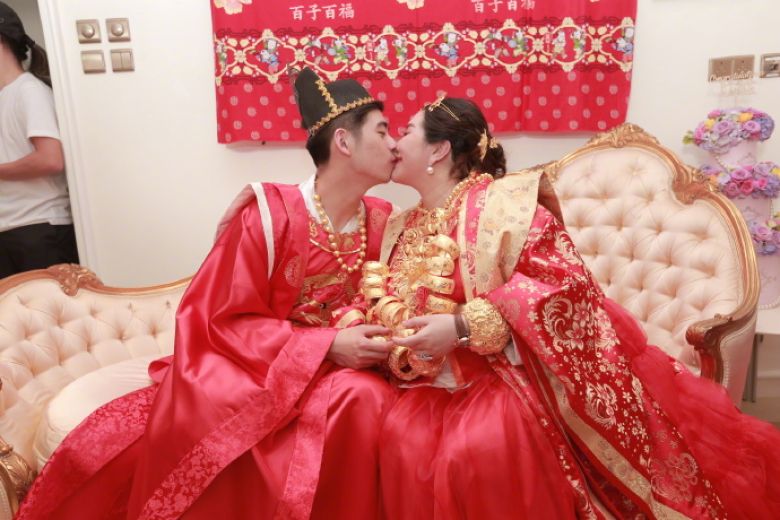 wedding, global-wedding, celebrity - Macau Casino Tycoon's daughter Sabrina Ho engaged to Thomas Xin, gets $87million property as gift