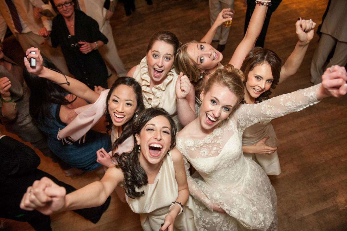 4 Essentials To An Awesome Wedding