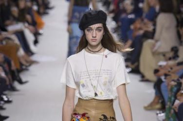 Christian Dior Paris Fashion Week SpringSummer 2018 Collection (3) Christian Dior Paris Fashion Week SpringSummer 2018 Collection (2)