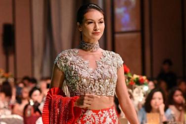 Manish Malhotra Indian Bridal Fashion Couture (3) Indian Bridal Couture Fashion Trends that are Simply Amazing