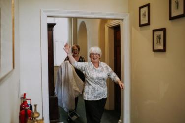 Bride Gets Wedding Dress Sewn Half-An-Hour Before Wedding wedding, global-wedding - Bride Gets Wedding Dress Sewn Half-An-Hour Before Wedding