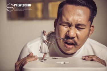 Thailand wedding photographer captures couple in microscopic size wedding-photography, thailand, global-wedding, featured, be-inspired - Thailand wedding photographer captures couple in microscopic size