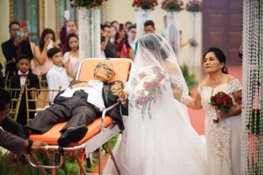 Unconditional love: Bedridden father 'walks' daughter down the aisle wedding, relationships, be-inspired - Unconditional love: Bedridden father 'walks' daughter down the aisle